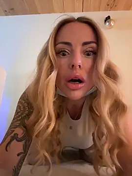 Snapshot of EmaSalis chatting on 11/07/25, 09:31 EmaSalis online show from 11/07/25, 09:31