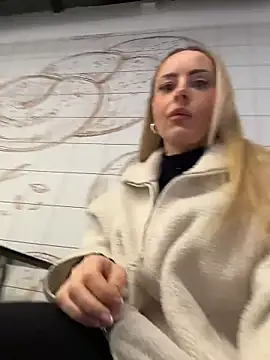 Snapshot of EmaSalis chatting on 02/05/26, 08:19 EmaSalis online show from 02/05/26, 08:19