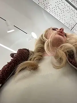 Snapshot of EmaSalis chatting on 02/06/26, 09:12 EmaSalis online show from 02/06/26, 09:12