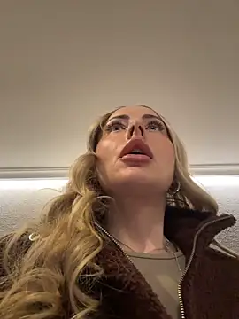 Snapshot of EmaSalis chatting on 02/09/26, 08:18 EmaSalis online show from 02/09/26, 08:18