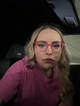 Snapshot of EmaSalis chatting on 02/18/26, 10:00 EmaSalis online show from 02/18/26, 10:00