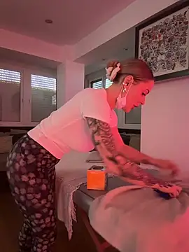 Snapshot of EmaSalis chatting on 02/20/26, 12:05 EmaSalis online show from 02/20/26, 12:05