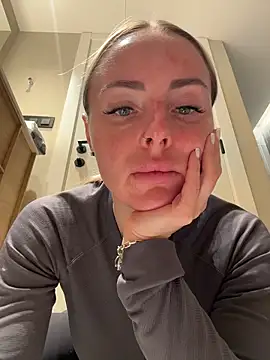 Snapshot of EmaSalis chatting on 03/01/26, 04:42 EmaSalis online show from 03/01/26, 04:42