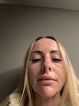 Snapshot of EmaSalis chatting on 03/02/26, 08:21 EmaSalis online show from 03/02/26, 08:21