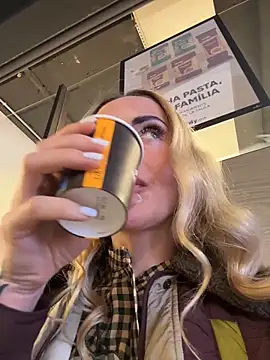 Snapshot of EmaSalis chatting on 03/06/26, 08:22 EmaSalis online show from 03/06/26, 08:22