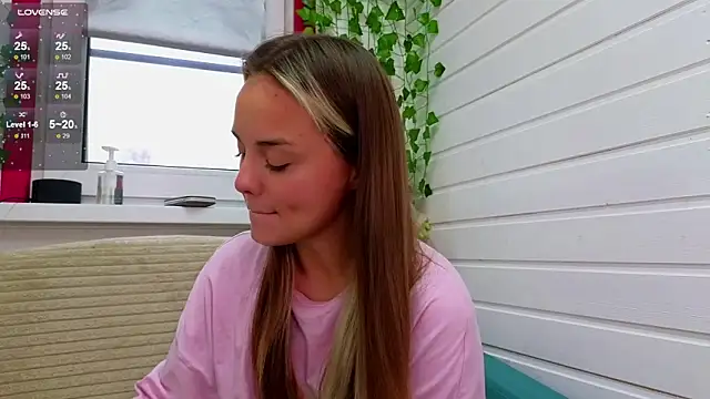 Misss Vikk online show from 10/19/25, 06:47