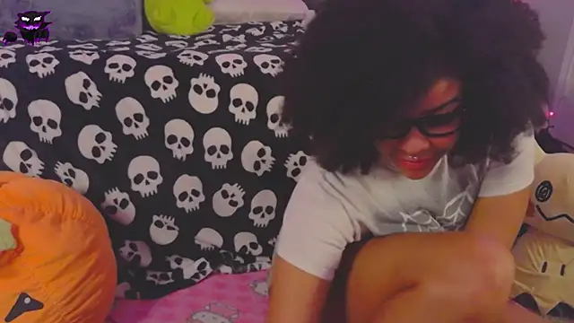 Snapshot of N1NT3NDH03 chatting on 12/17/24, 03:39 N1NT3NDH03 online show from 12/17/24, 03:39