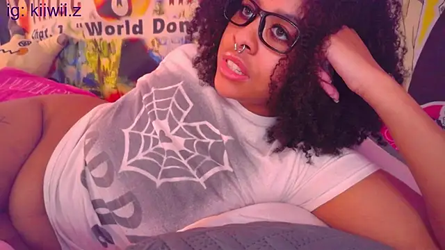 Snapshot of N1NT3NDH03 chatting on 02/25/25, 05:08 N1NT3NDH03 online show from 02/25/25, 05:08