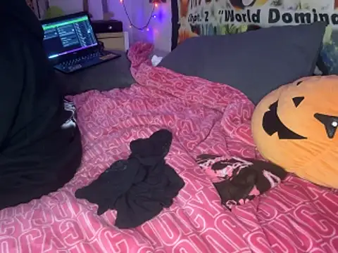 Snapshot of N1NT3NDH03 chatting on 10/30/25, 03:52 N1NT3NDH03 online show from 10/30/25, 03:52