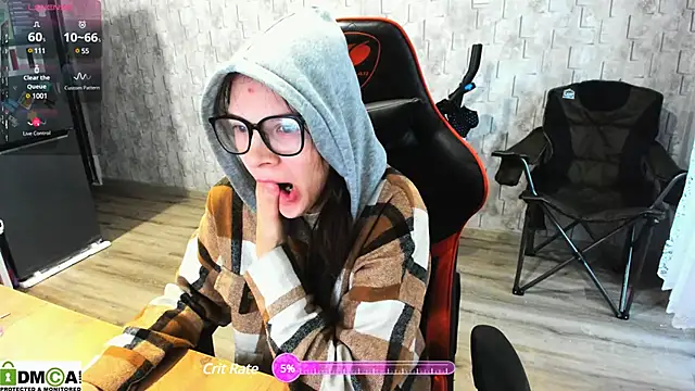 Snapshot of MollyLollipop chatting on 12/13/24, 03:27 MollyLollipop online show from 12/13/24, 03:27