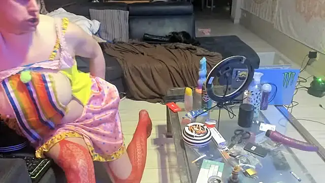 Snapshot of slankecrosdresser chatting on 02/06/25, 06:02 slankecrosdresser online show from 02/06/25, 06:02