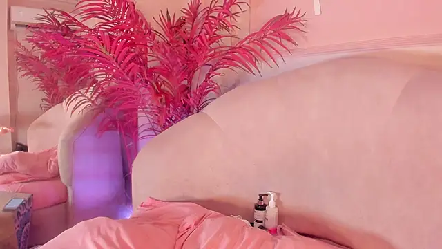 Snapshot of Saekohofman chatting on 01/07/25, 07:31 Saekohofman online show from 01/07/25, 07:31