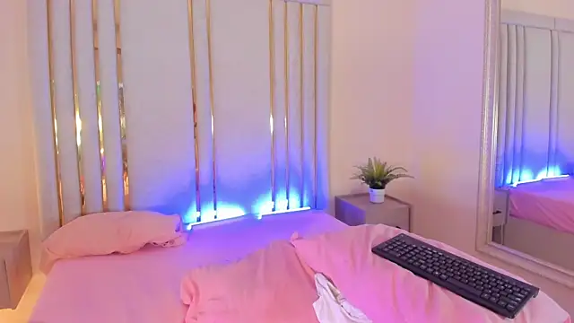 Snapshot of Saekohofman chatting on 02/08/25, 04:25 Saekohofman online show from 02/08/25, 04:25