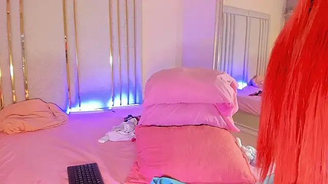 Snapshot of Saekohofman chatting on 02/10/25, 04:19 Saekohofman online show from 02/10/25, 04:19