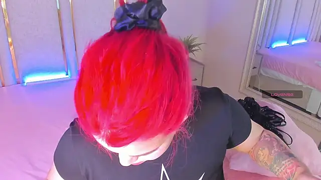 Snapshot of Saekohofman chatting on 09/24/25, 04:05 Saekohofman online show from 09/24/25, 04:05