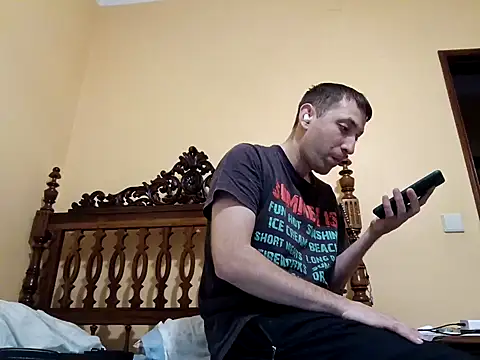 White rabbit  online show from 11/12/25, 10:15