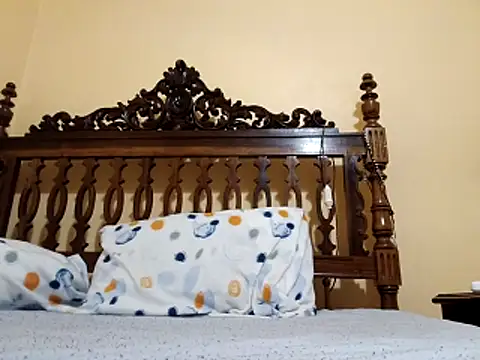 White rabbit  online show from 12/22/25, 08:50