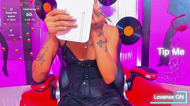 nickyminach  online show from 03/15/26, 09:43