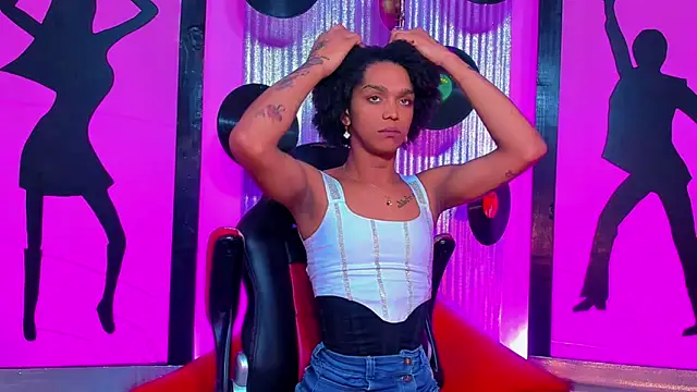 nickyminach  online show from 04/20/26, 07:37