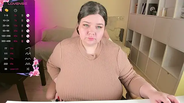 Snapshot of PlumPie chatting on 09/28/25, 04:56 PlumPie online show from 09/28/25, 04:56