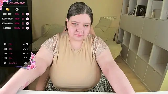 Snapshot of PlumPie chatting on 10/15/25, 11:32 PlumPie online show from 10/15/25, 11:32