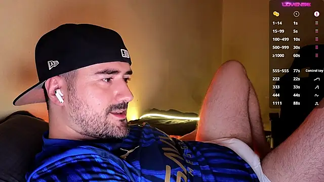 DominantTheo online show from 11/30/25, 03:43