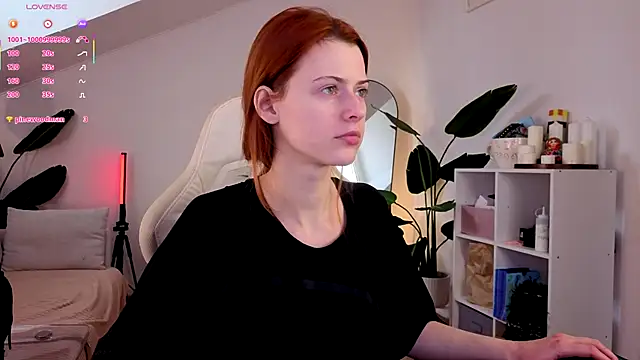 doll lesli online show from 12/03/25, 09:51