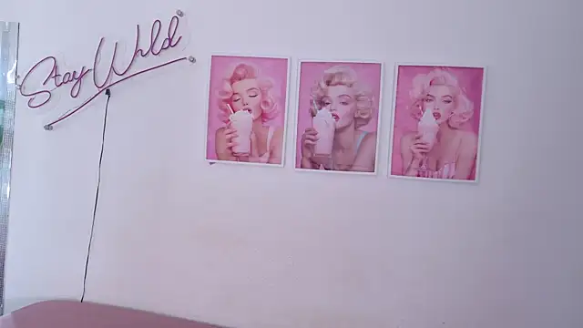 Adele LatinLady online show from 04/12/26, 08:25