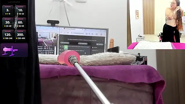Paulina Davis  online show from 06/03/26, 12:46