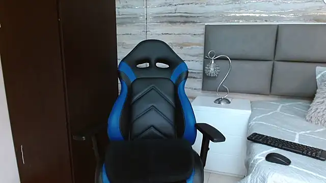 oliver  brown online show from 12/31/24, 10:01