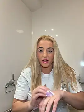 Strongqueen online show from 04/18/26, 06:01