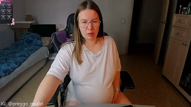 Snapshot of stella_vestal chatting on 04/15/26, 04:19 stella vestal online show from 04/15/26, 04:19
