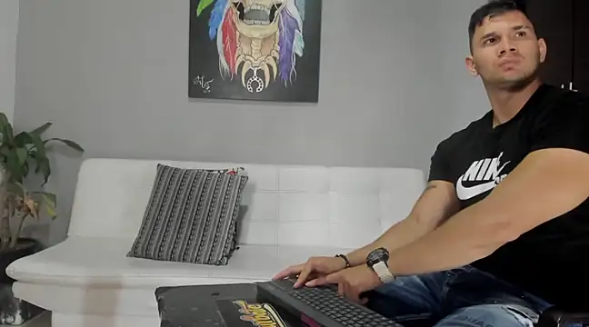 Snapshot of GendersonFit chatting on 12/06/24, 08:40 GendersonFit online show from 12/06/24, 08:40