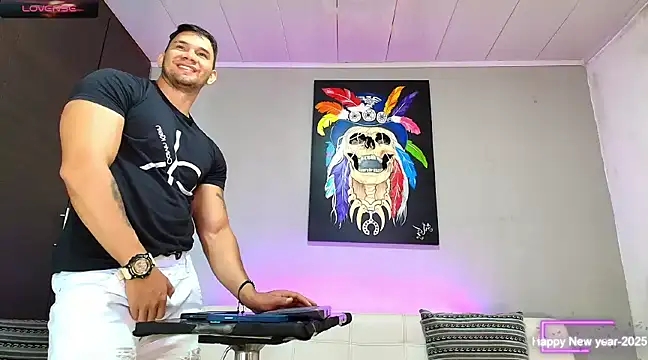 Snapshot of GendersonFit chatting on 02/08/25, 01:44 GendersonFit online show from 02/08/25, 01:44