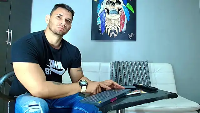 Snapshot of GendersonFit chatting on 03/06/25, 08:48 GendersonFit online show from 03/06/25, 08:48