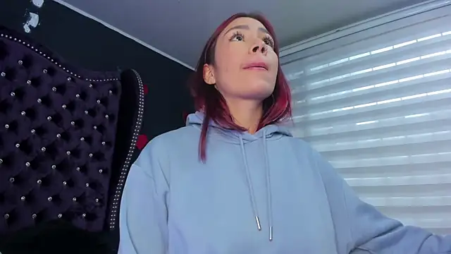 perla7777 online show from 02/19/25, 09:47