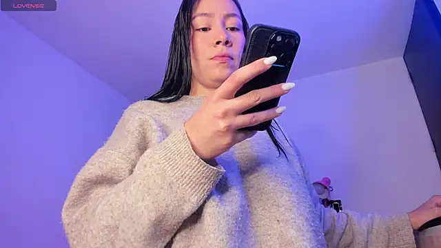 perla7777 online show from 09/25/25, 12:25