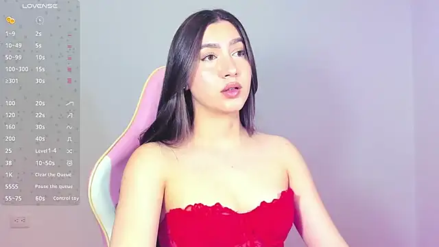 Snapshot of alice-love1 chatting on 12/14/24, 12:33 alice-love1 online show from 12/14/24, 12:33