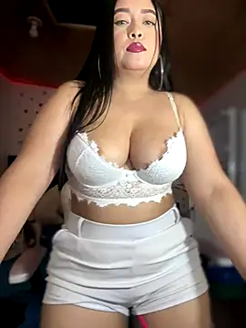 Snapshot of cami_ortiz__ chatting on 12/04/24, 04:43 cami ortiz online show from 12/04/24, 04:43