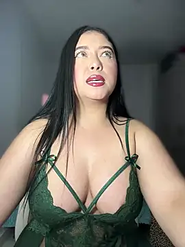 Snapshot of cami_ortiz__ chatting on 12/12/24, 05:31 cami ortiz online show from 12/12/24, 05:31