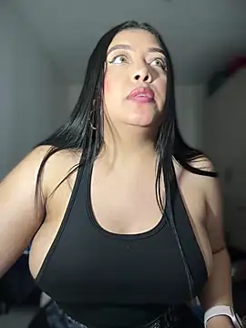 Snapshot of cami_ortiz__ chatting on 01/17/25, 02:18 cami ortiz online show from 01/17/25, 02:18