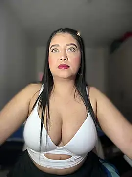 Snapshot of cami_ortiz__ chatting on 01/19/25, 05:58 cami ortiz online show from 01/19/25, 05:58