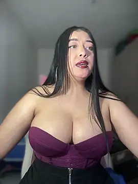 Snapshot of cami_ortiz__ chatting on 01/25/25, 02:37 cami ortiz online show from 01/25/25, 02:37