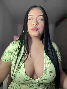 Snapshot of cami_ortiz__ chatting on 02/07/25, 03:12 cami ortiz online show from 02/07/25, 03:12