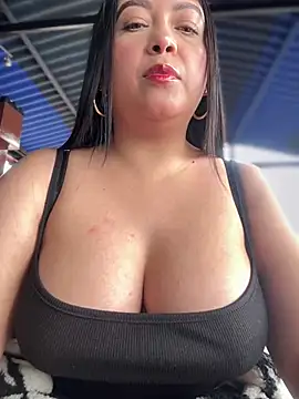 Snapshot of cami_ortiz__ chatting on 02/14/25, 08:15 cami ortiz online show from 02/14/25, 08:15
