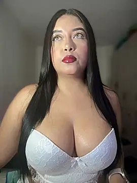 Snapshot of cami_ortiz__ chatting on 03/02/25, 03:34 cami ortiz online show from 03/02/25, 03:34
