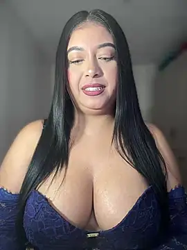 Snapshot of cami_ortiz__ chatting on 03/06/25, 03:13 cami ortiz online show from 03/06/25, 03:13