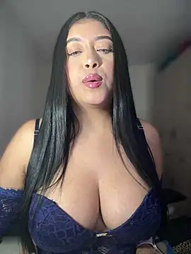 Snapshot of cami_ortiz__ chatting on 03/06/25, 06:19 cami ortiz online show from 03/06/25, 06:19