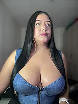Snapshot of cami_ortiz__ chatting on 03/09/25, 09:14 cami ortiz online show from 03/09/25, 09:14