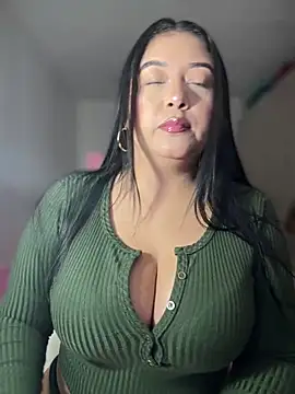Snapshot of cami_ortiz__ chatting on 03/17/25, 03:14 cami ortiz online show from 03/17/25, 03:14